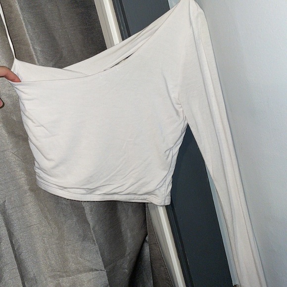 Garage Single Sleeve Slit Chest Crop Top - Picture 5 of 5